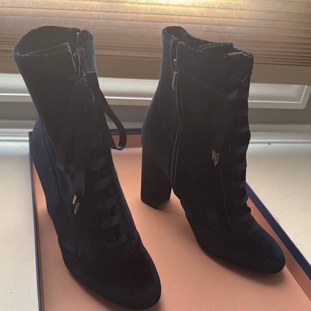 Elegant Black Ankle Boots